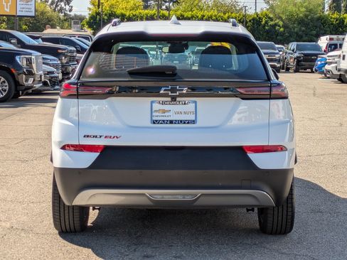 Used 2023 Chevrolet Bolt EUV LT w/ Convenience Package image 6