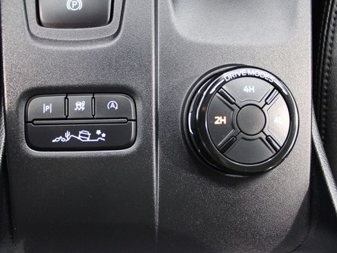 Used 2025 Ford Ranger Lariat w/ FX4 Off-Road Package AWD/4WD image 17