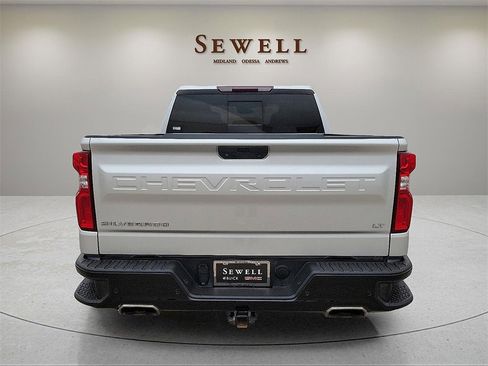 Used 2021 Chevrolet Silverado 1500 LT Trail Boss w/ Convenience Package II image 4