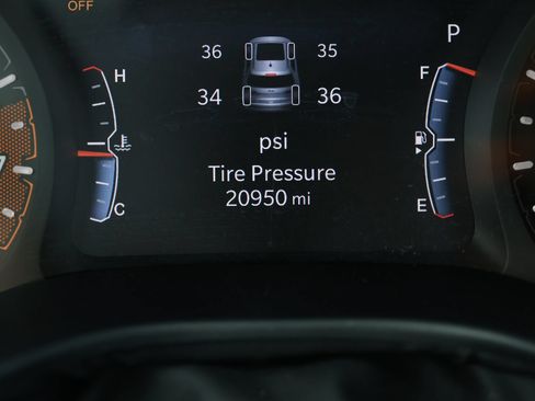 Used 2025 Jeep Compass Latitude AWD/4WD image 4
