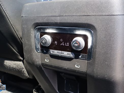 Used 2023 GMC Yukon XL AT4 AWD/4WD image 30