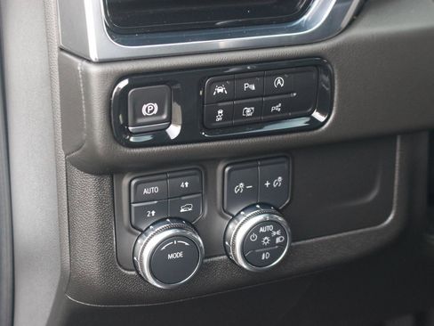 Used 2025 GMC Yukon XL Denali image 20