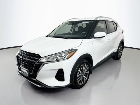 Used 2022 Nissan Kicks SV FWD image 3
