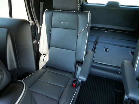 Certified 2026 Cadillac Escalade Luxury w/ LPO, Radiant Package AWD/4WD image 11