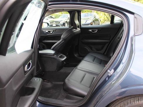 Used 2021 Volvo S60 T5 Momentum FWD image 23