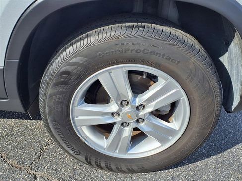 Used 2022 Chevrolet Trax LT w/ LT Convenience Package image 21