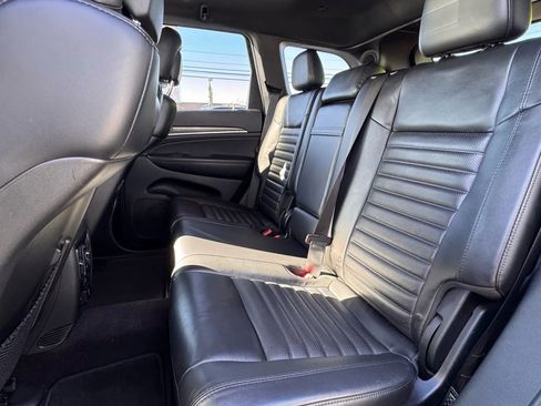 Used 2018 Jeep Grand Cherokee Limited image 15