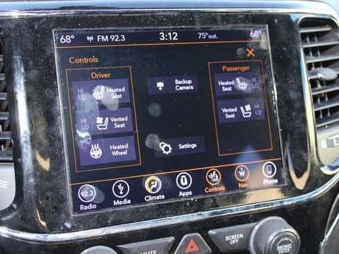 Used 2019 Jeep Grand Cherokee Limited w/ Luxury Group II image 9