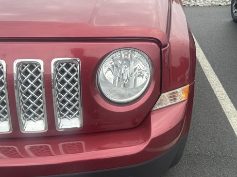 Used 2016 Jeep Patriot Sport w/ Power Value Group AWD/4WD image 4