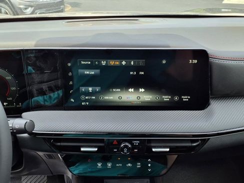 New 2025 Nissan Kicks SR image 9