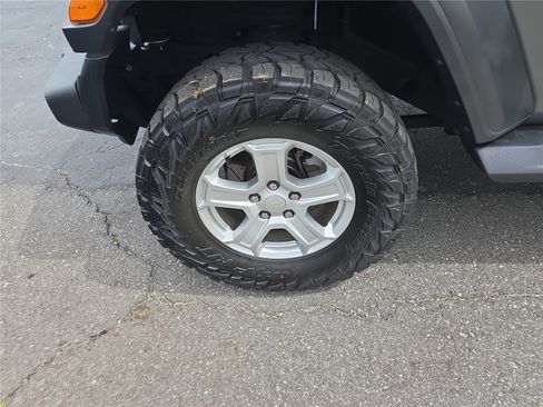 Used 2021 Jeep Wrangler Unlimited Sport AWD/4WD image 10