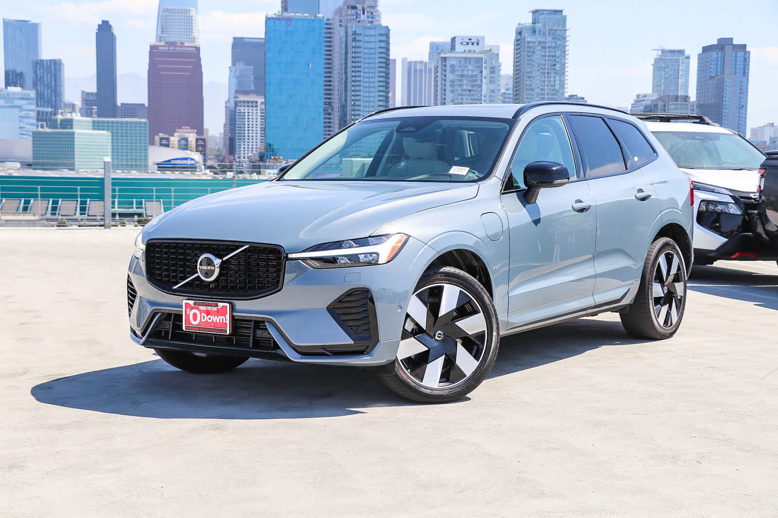 Used 2023 Volvo XC60 T8 Plus w/ Climate Package AWD/4WD image 1