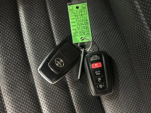 Used 2019 Toyota Avalon XSE w/ Carpet Mat Package FWD image 35