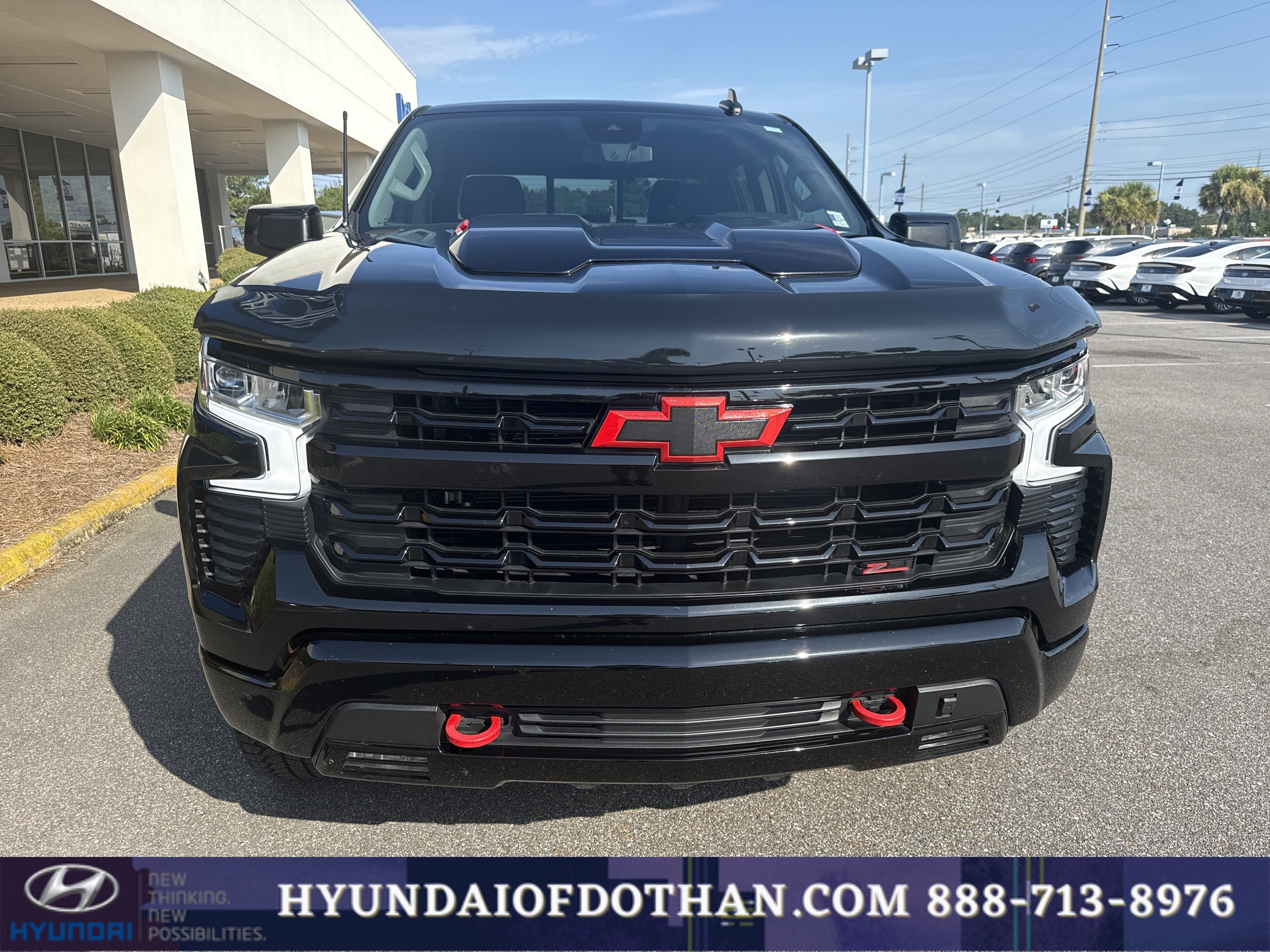 Used 2025 Chevrolet Silverado 1500 LT Trail Boss w/ Convenience Package II AWD/4WD image 6