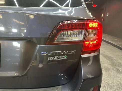 Used 2017 Subaru Outback 2.5i Premium image 8
