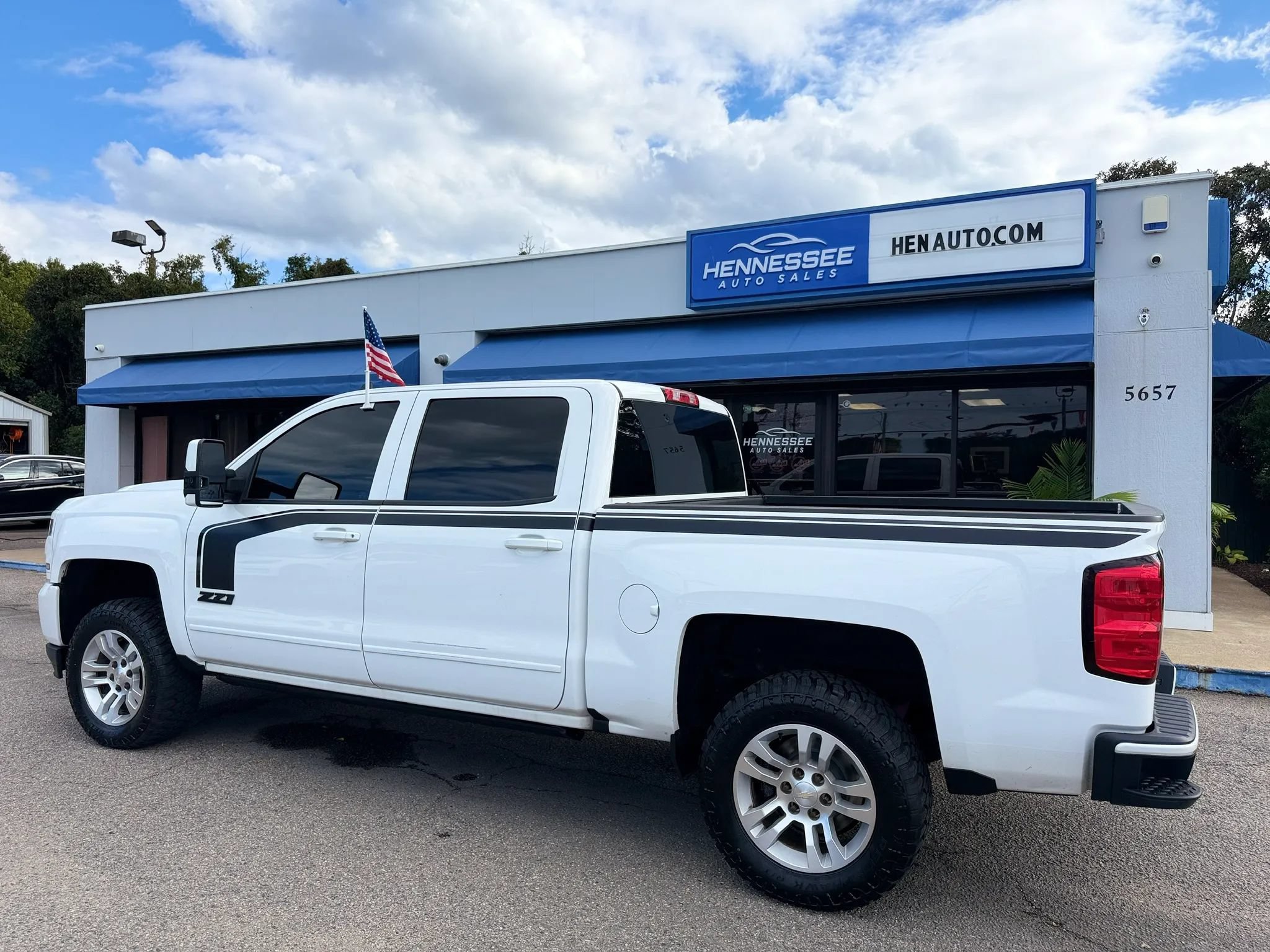 Used 2017 Chevrolet Silverado 1500 LT w/ Rally 2 Edition AWD/4WD image 11