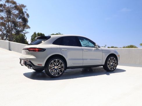 New 2026 Porsche Macan AWD/4WD image 8