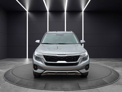 Used 2023 Kia Seltos S w/ Navigation Package image 2