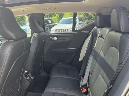 Used 2025 Volvo XC40 B5 Core AWD/4WD image 14