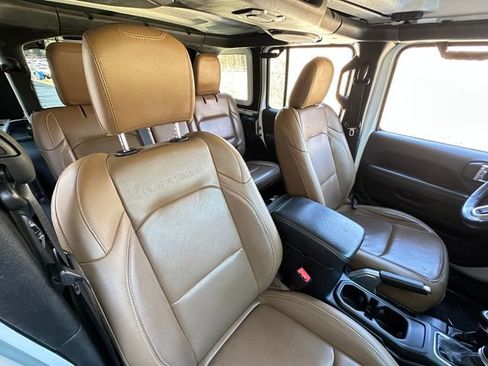 Used 2021 Jeep Wrangler Unlimited Rubicon w/ Dual Top Group AWD/4WD image 38