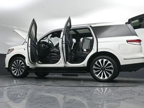 Used 2024 Lincoln Navigator Reserve image 59