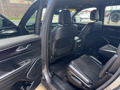Used 2021 Jeep Grand Cherokee L Laredo RWD image 17