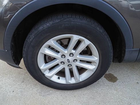 Used 2016 Ford Explorer XLT w/ Equipment Group 202A FWD image 7
