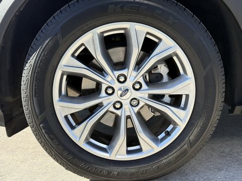 Used 2021 Ford Explorer XLT w/ Equipment Group 202A image 12