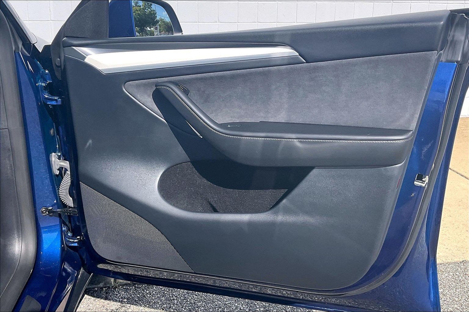 Used 2024 Tesla Model Y Long Range AWD/4WD image 29
