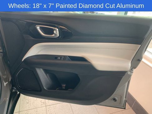 Used 2022 Jeep Compass Limited image 18