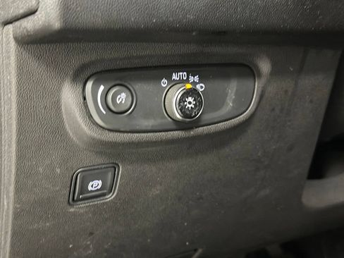 Used 2020 GMC Terrain SLE w/ Elevation Edition FWD image 16