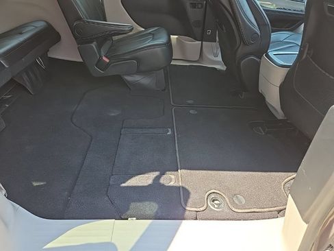 Used 2023 Chrysler Pacifica Touring-L FWD image 80