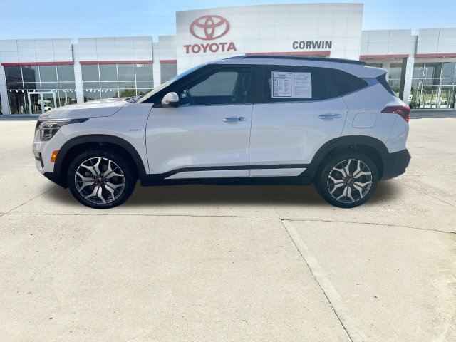Used 2023 Kia Seltos SX w/ SX Sunroof Package AWD/4WD image 2