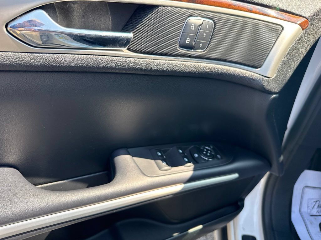 Used 2016 Lincoln MKZ FWD image 23
