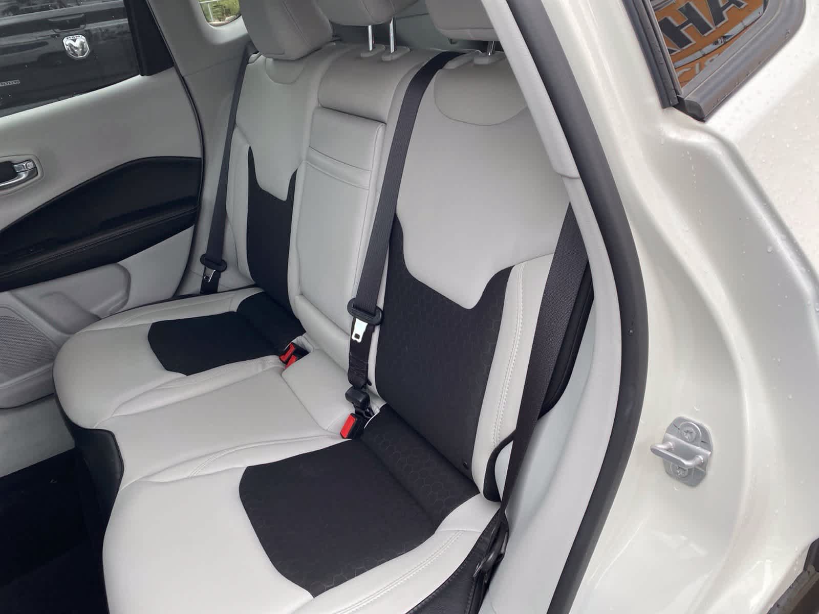 Used 2018 Jeep Compass Latitude w/ Popular Equipment Group FWD image 12