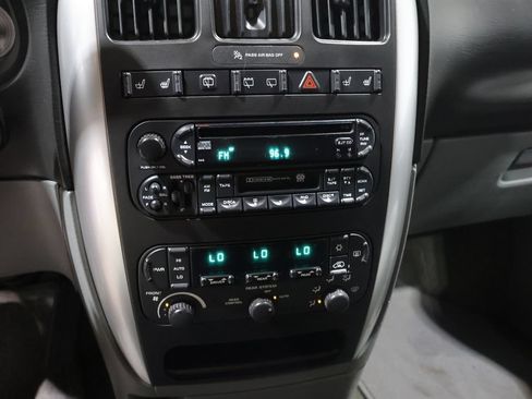 Used 2007 Chrysler Town & Country Touring w/ Leather Interior Group FWD image 21