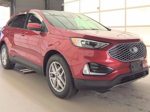 Used 2024 Ford Edge SEL w/ Convenience Package image 2
