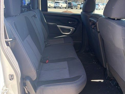 Used 2022 Nissan Titan SV image 23