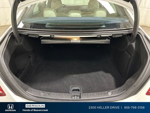 Used 2017 Mercedes-Benz E 300 4MATIC image 29