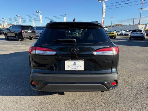Used 2023 Toyota Corolla Cross SE image 8