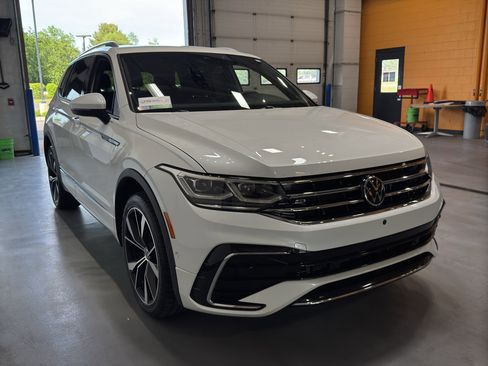 Used 2022 Volkswagen Tiguan SEL R-Line AWD/4WD image 7