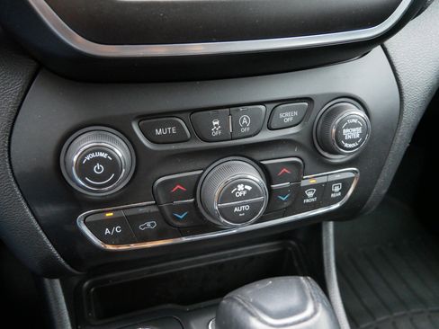 Certified 2022 Jeep Cherokee Trailhawk w/ Comfort/Convenience Group image 29