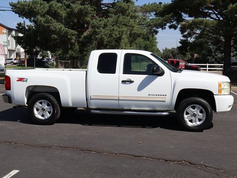 Used 2011 Chevrolet Silverado 1500 LT w/ All-Star Edition AWD/4WD image 3