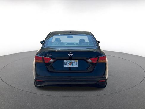 Used 2025 Nissan Altima 2.5 SV FWD image 14