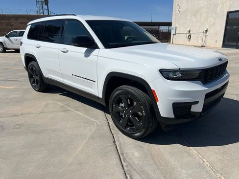 New 2025 Jeep Grand Cherokee L Laredo image 7