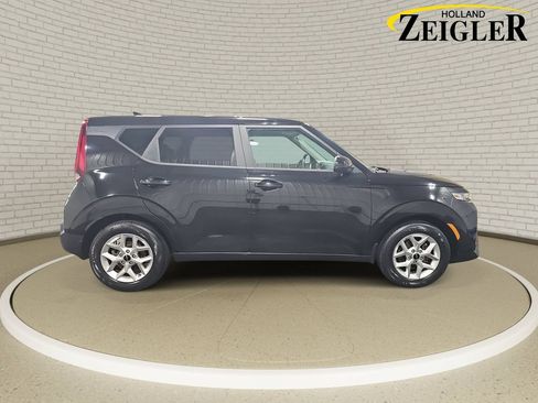 Used 2022 Kia Soul LX w/ Technology Package FWD image 4