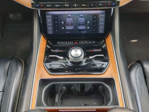 Used 2022 Jeep Grand Wagoneer Series III w/ Rear Seat Video Group 1 AWD/4WD image 23