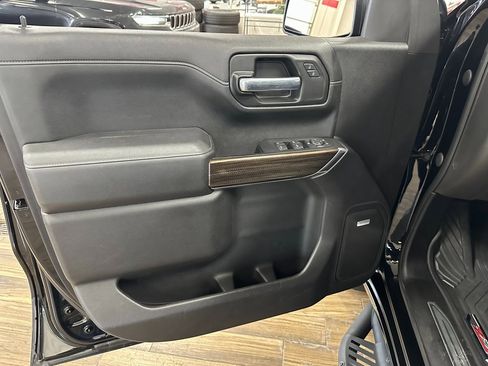 Used 2021 Chevrolet Silverado 1500 LT Trail Boss w/ Convenience Package II image 9