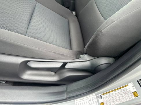 Used 2025 Toyota Prius LE FWD image 19