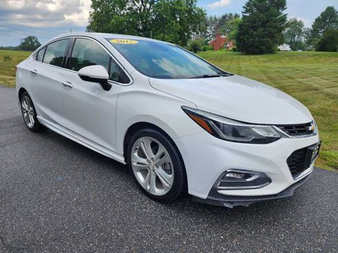 Used 2017 Chevrolet Cruze Premier FWD image 4